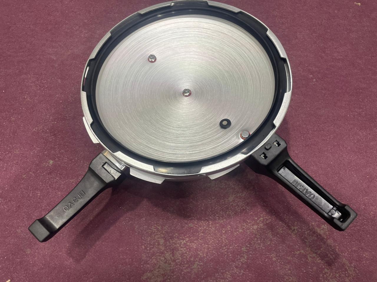 BRAVO PRESSURE COOKER Wok (KARAHI)