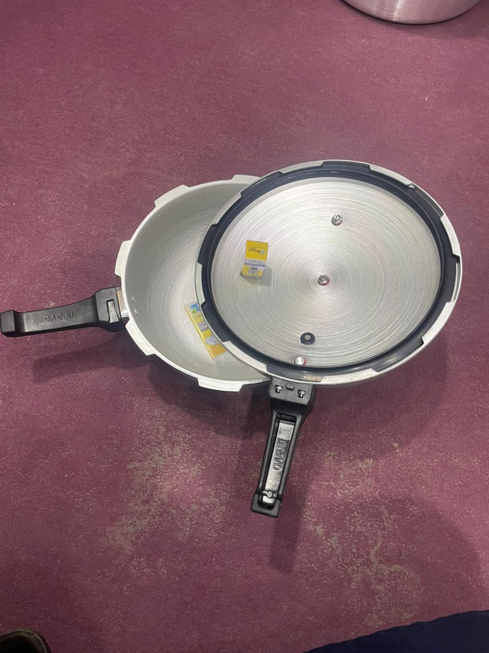 BRAVO PRESSURE COOKER Wok (KARAHI)